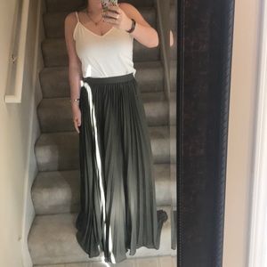 Olive green pleated maxi shirt with zip closure